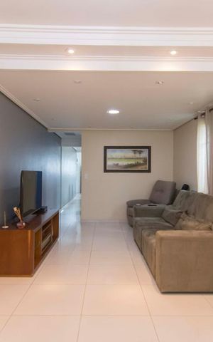 Casa à venda com 270m², 3 quartos e 8 vagasSala