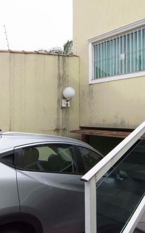 Casa à venda com 270m², 3 quartos e 8 vagasFachada