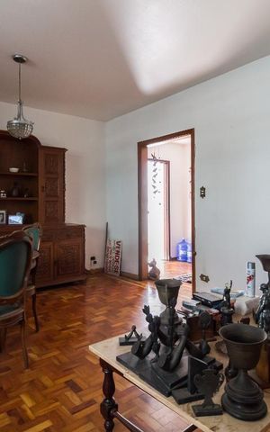 Casa à venda com 240m², 3 quartos e 3 vagas Casa à venda com 240m², 3 quartos e 3 vagasSala