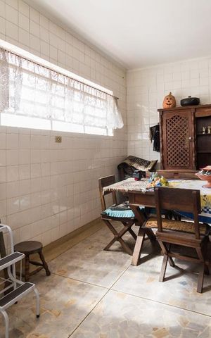 Casa à venda com 240m², 3 quartos e 3 vagas Casa à venda com 240m², 3 quartos e 3 vagasCozinha