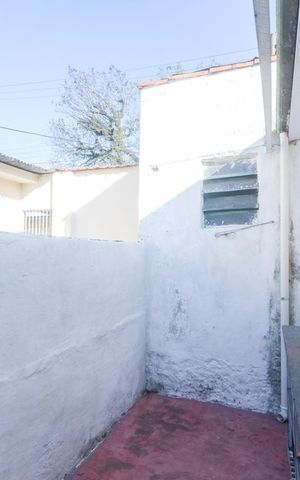 Casa à venda com 50m², 2 quartos e sem vaga Casa à venda com 50m², 2 quartos e sem vagaQuintal