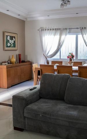 Casa para alugar com 555m², 5 quartos e 7 vagas Casa para alugar com 555m², 5 quartos e 7 vagasSala