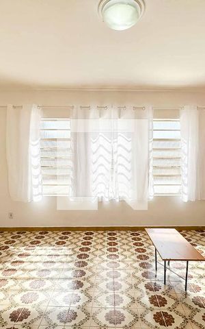 Casa para alugar com 78m², 1 quarto e sem vaga Casa para alugar com 78m², 1 quarto e sem vagaSala