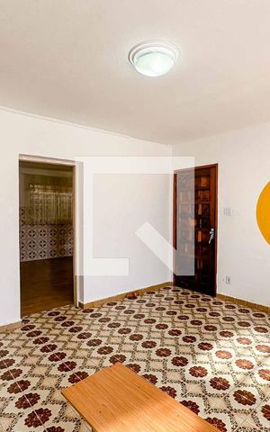 Casa para alugar com 78m², 1 quarto e sem vaga Casa para alugar com 78m², 1 quarto e sem vagaSala