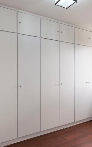 Apartamento à venda com 140m², 3 quartos e 2 vagasQuarto 2 (Armários)