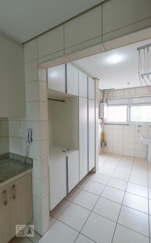 Apartamento à venda com 205m², 3 quartos e 4 vagas Apartamento à venda com 205m², 3 quartos e 4 vagasÁrea de serviço