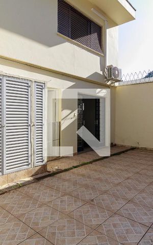 Casa para alugar com 250m², 3 quartos e 2 vagas Casa para alugar com 250m², 3 quartos e 2 vagasQuintal