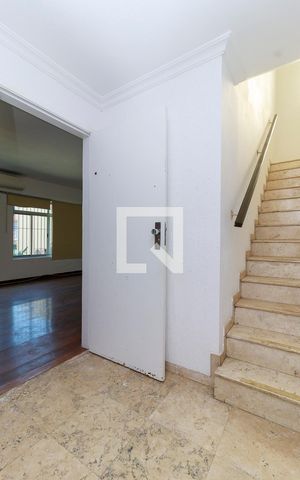Casa para alugar com 250m², 3 quartos e 2 vagas Casa para alugar com 250m², 3 quartos e 2 vagasHall de entrada