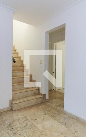 Casa para alugar com 250m², 3 quartos e 2 vagas Casa para alugar com 250m², 3 quartos e 2 vagasHall de entrada