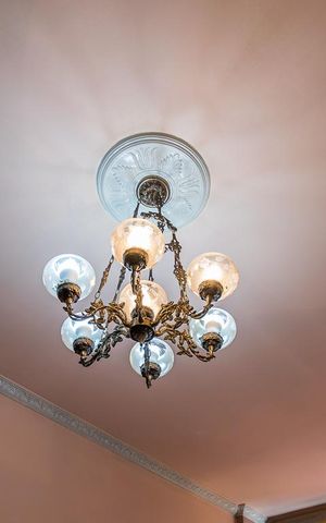 Apartamento para alugar com 90m², 2 quartos e 1 vagaSala - Detalhe do lustre