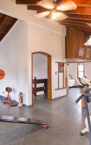 Casa à venda com 500m², 5 quartos e 6 vagasAcademia e Salão de jogos