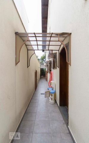 Casa à venda com 500m², 5 quartos e 6 vagasCorredor do Quintal