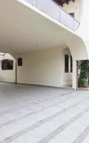 Casa à venda com 500m², 5 quartos e 6 vagasQuintal - garagem