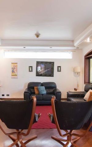 Casa à venda com 500m², 5 quartos e 6 vagasSala