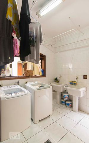 Casa à venda com 500m², 5 quartos e 6 vagasLavanderia