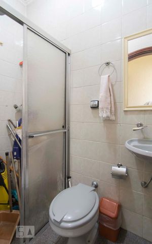 Casa à venda com 500m², 5 quartos e 6 vagasBanheiro de serviço