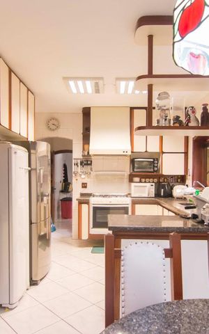 Casa à venda com 500m², 5 quartos e 6 vagasCozinha