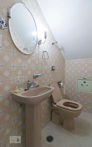 Casa à venda com 255m², 5 quartos e 2 vagasLavabo