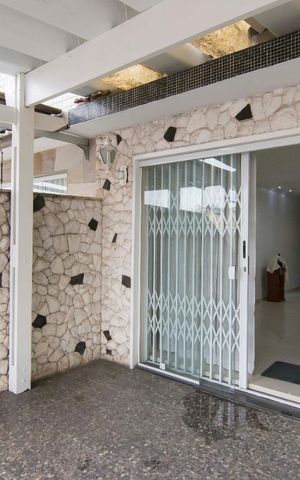 Casa à venda com 255m², 5 quartos e 2 vagasSacada