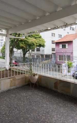Casa à venda com 255m², 5 quartos e 2 vagasSacada