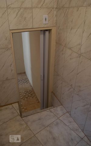 Casa para alugar com 50m², 1 quarto e sem vaga Casa para alugar com 50m², 1 quarto e sem vagaBANHEIRO