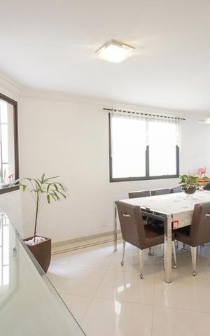 Casa à venda com 450m², 4 quartos e 6 vagasSala de jantar