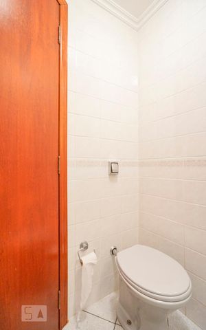 Casa à venda com 450m², 4 quartos e 6 vagasBanheiro de serviço