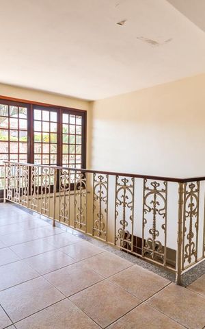 Casa de condomínio à venda com 360m², 5 quartos e 6 vagas Casa de condomínio à venda com 360m², 5 quartos e 6 vagasHall Terceiro Andar