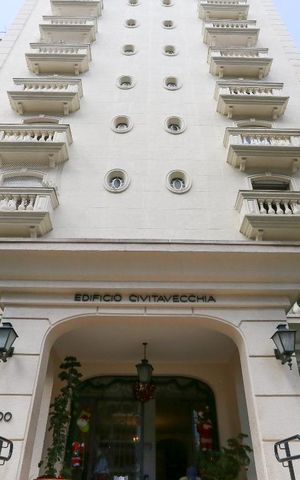 Apartamento à venda com 115m², 3 quartos e 1 vaga Apartamento à venda com 115m², 3 quartos e 1 vagaFachada
