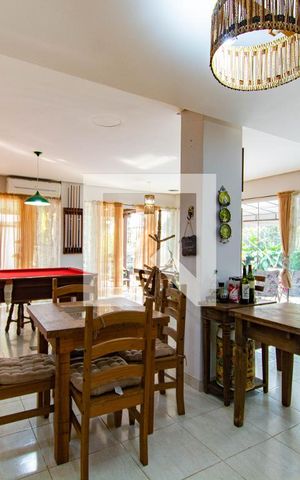 Casa à venda com 400m², 4 quartos e 2 vagas Casa à venda com 400m², 4 quartos e 2 vagasSala