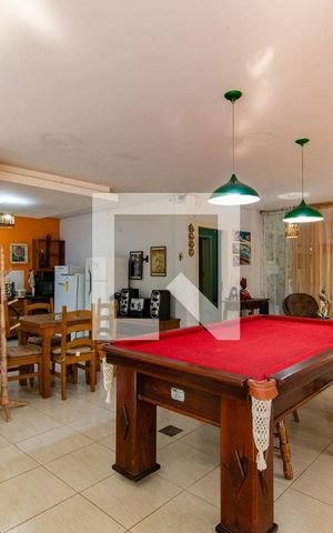 Casa à venda com 400m², 4 quartos e 2 vagas Casa à venda com 400m², 4 quartos e 2 vagasSala