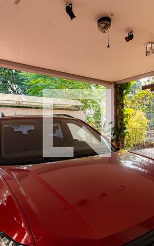 Casa à venda com 400m², 4 quartos e 2 vagas Casa à venda com 400m², 4 quartos e 2 vagasÁrea comum