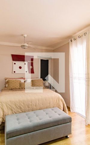 Casa à venda com 400m², 4 quartos e 2 vagas Casa à venda com 400m², 4 quartos e 2 vagasQuarto
