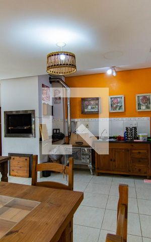 Casa à venda com 400m², 4 quartos e 2 vagas Casa à venda com 400m², 4 quartos e 2 vagasSala