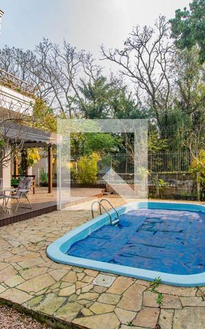 Casa à venda com 400m², 4 quartos e 2 vagas Casa à venda com 400m², 4 quartos e 2 vagasÁrea comum