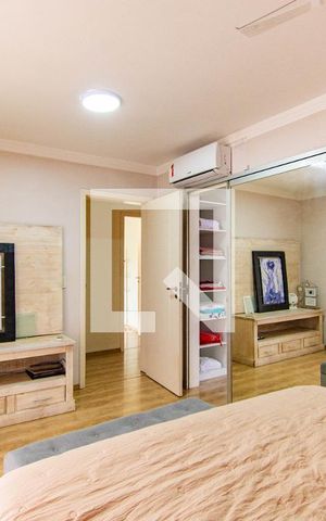 Casa à venda com 400m², 4 quartos e 2 vagas Casa à venda com 400m², 4 quartos e 2 vagasQuarto