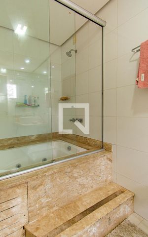 Casa à venda com 400m², 4 quartos e 2 vagas Casa à venda com 400m², 4 quartos e 2 vagasBanheiro - Quarto