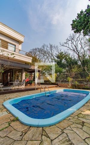 Casa à venda com 400m², 4 quartos e 2 vagas Casa à venda com 400m², 4 quartos e 2 vagasÁrea comum