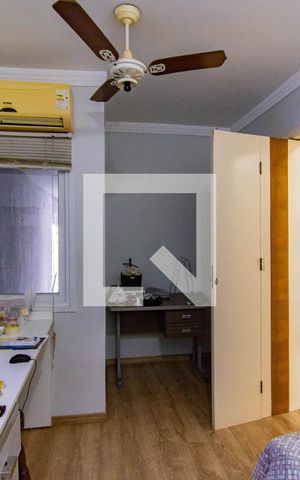 Casa à venda com 400m², 4 quartos e 2 vagas Casa à venda com 400m², 4 quartos e 2 vagasQuarto 4