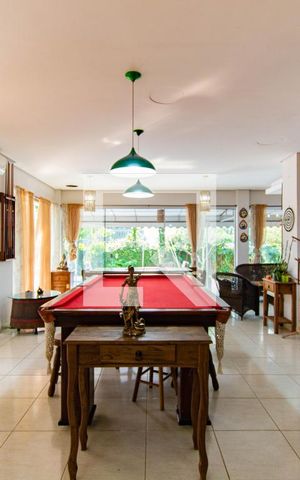 Casa à venda com 400m², 4 quartos e 2 vagas Casa à venda com 400m², 4 quartos e 2 vagasSala