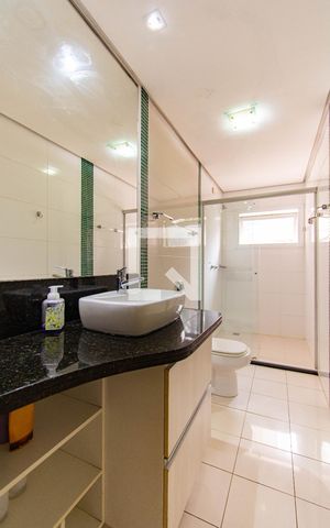 Casa à venda com 400m², 4 quartos e 2 vagas Casa à venda com 400m², 4 quartos e 2 vagasBanheiro
