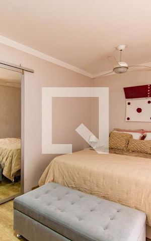 Casa à venda com 400m², 4 quartos e 2 vagas Casa à venda com 400m², 4 quartos e 2 vagasQuarto