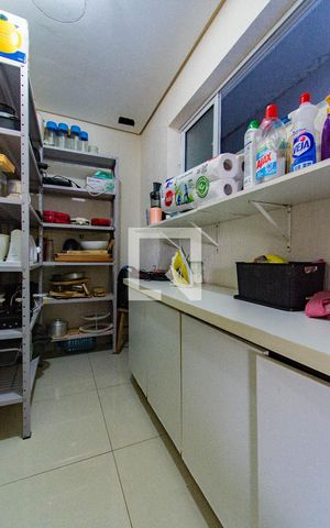 Casa à venda com 400m², 4 quartos e 2 vagas Casa à venda com 400m², 4 quartos e 2 vagasQuarto de Serviço