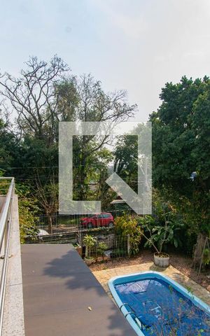 Casa à venda com 400m², 4 quartos e 2 vagas Casa à venda com 400m², 4 quartos e 2 vagasVaranda