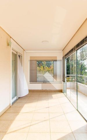 Casa à venda com 400m², 4 quartos e 2 vagas Casa à venda com 400m², 4 quartos e 2 vagasVaranda