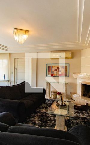 Casa à venda com 400m², 4 quartos e 2 vagas Casa à venda com 400m², 4 quartos e 2 vagasSala