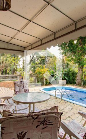 Casa à venda com 400m², 4 quartos e 2 vagas Casa à venda com 400m², 4 quartos e 2 vagasÁrea comum