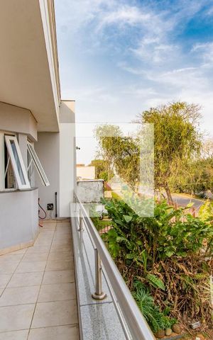 Casa à venda com 400m², 4 quartos e 2 vagas Casa à venda com 400m², 4 quartos e 2 vagasVaranda