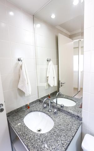 Apartamento à venda com 62m², 3 quartos e 2 vagas Apartamento à venda com 62m², 3 quartos e 2 vagasBanheiro da Suíte