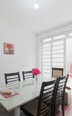 Casa à venda com 150m², 4 quartos e 3 vagas Casa à venda com 150m², 4 quartos e 3 vagasSala de jantar